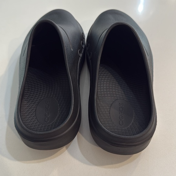 OOFOS Adults’ OOcloog Clogs - Picture 4 of 7